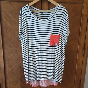 Relaxed Bllack and White Mixed Media Tunic